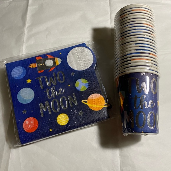 “Two” the Moon party decor - Picture 2 of 5